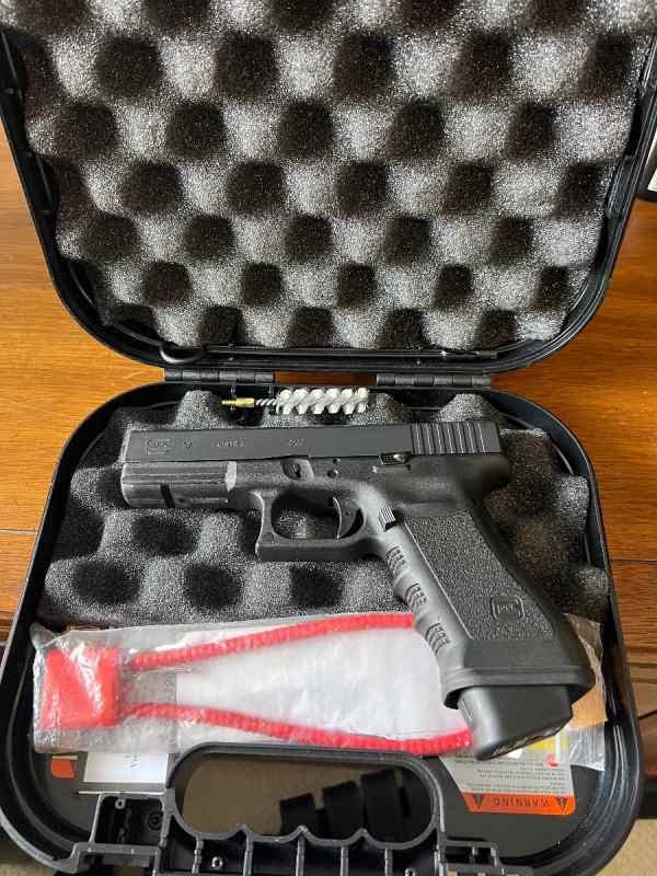 Gen 3 Glock 17 + duty belt 