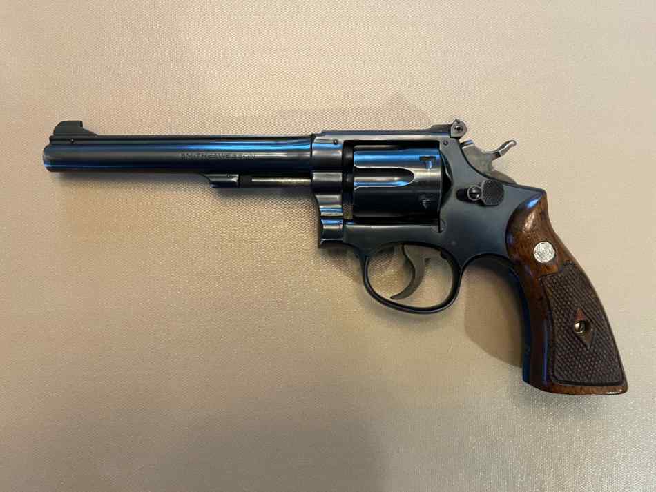  Smith &amp; Wesson Pre Mod17 K-22 "lower price $749"