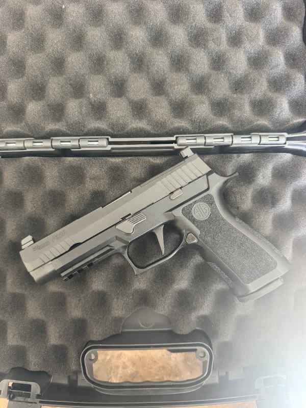 Sig P320, full size, Optics Ready, magazine, case.