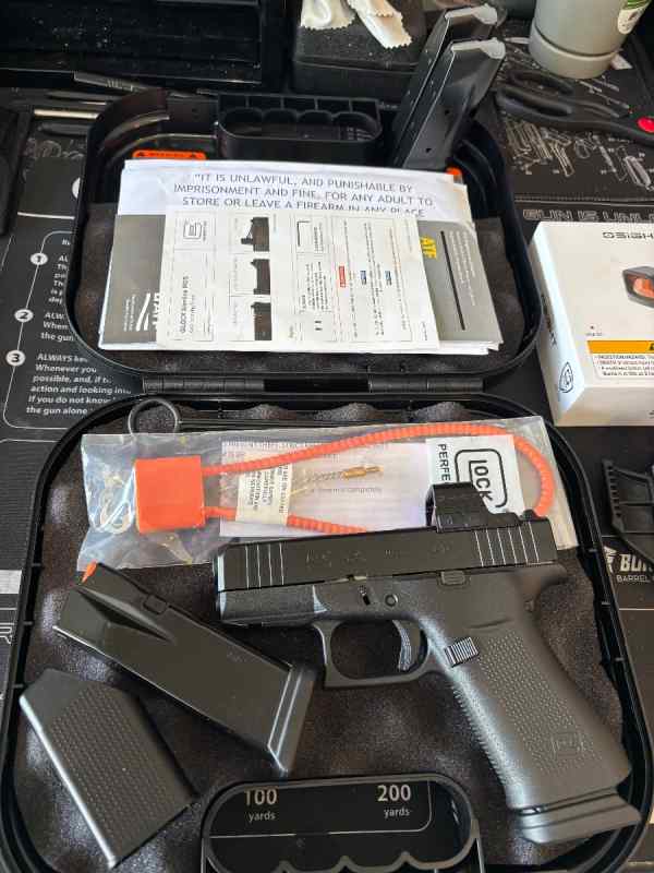 Glock 43X w/ 4-15rd metal mag, red dot, IWB